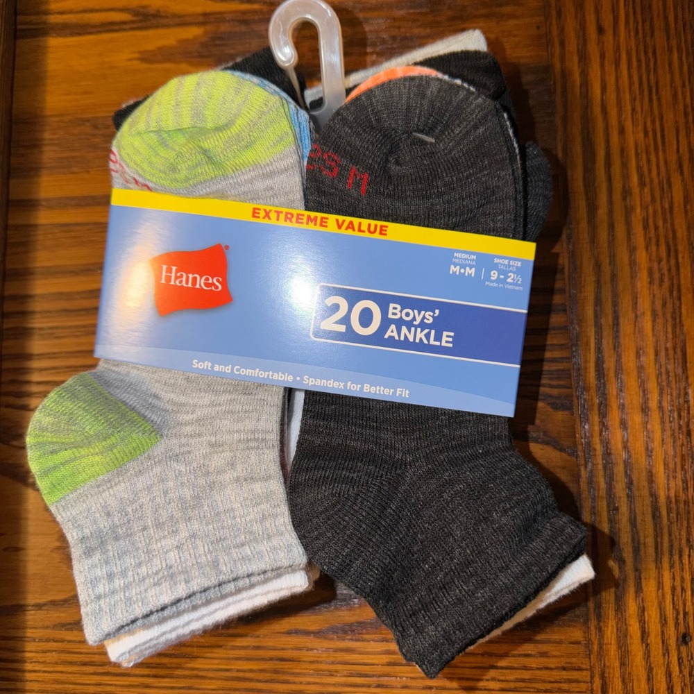 Hanes Boys Ankle Socks 20 Pair Pack Medium Shoe Size 9-2.5 Multicolor Athletic